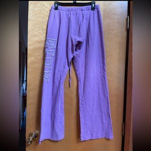 Oversized Boyfriend VS PINK sweatpants